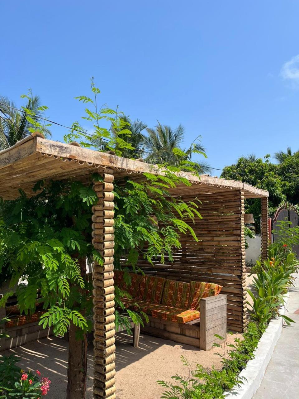African Treasure Beach Resort Kokrobite Esterno foto