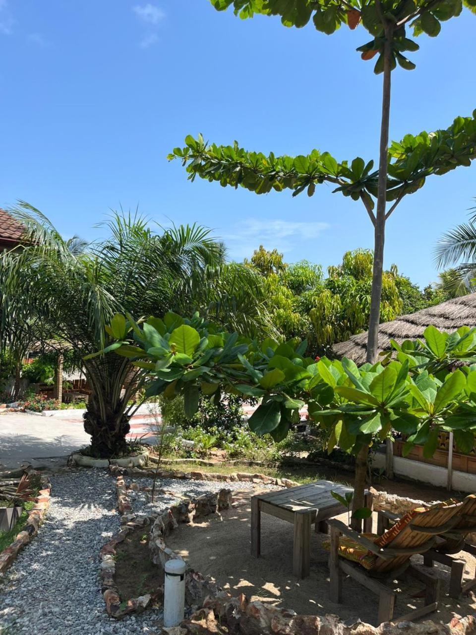 African Treasure Beach Resort Kokrobite Esterno foto