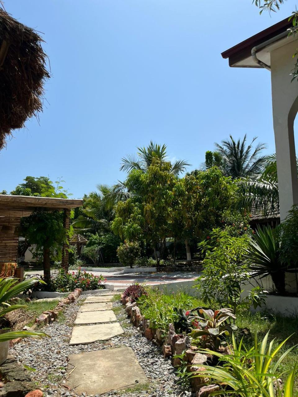 African Treasure Beach Resort Kokrobite Esterno foto