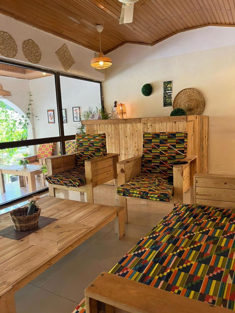 African Treasure Beach Resort Kokrobite Esterno foto