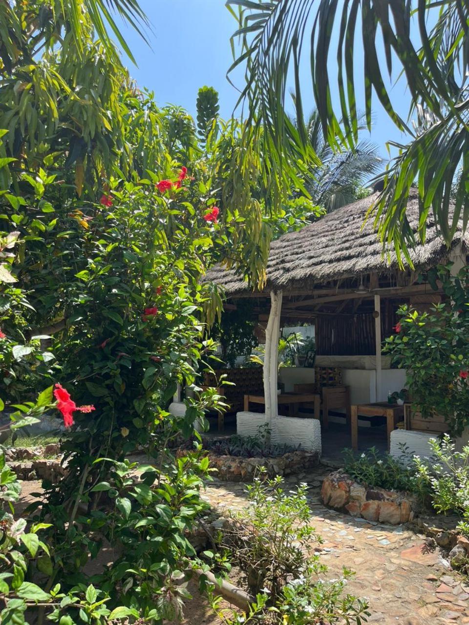 African Treasure Beach Resort Kokrobite Esterno foto