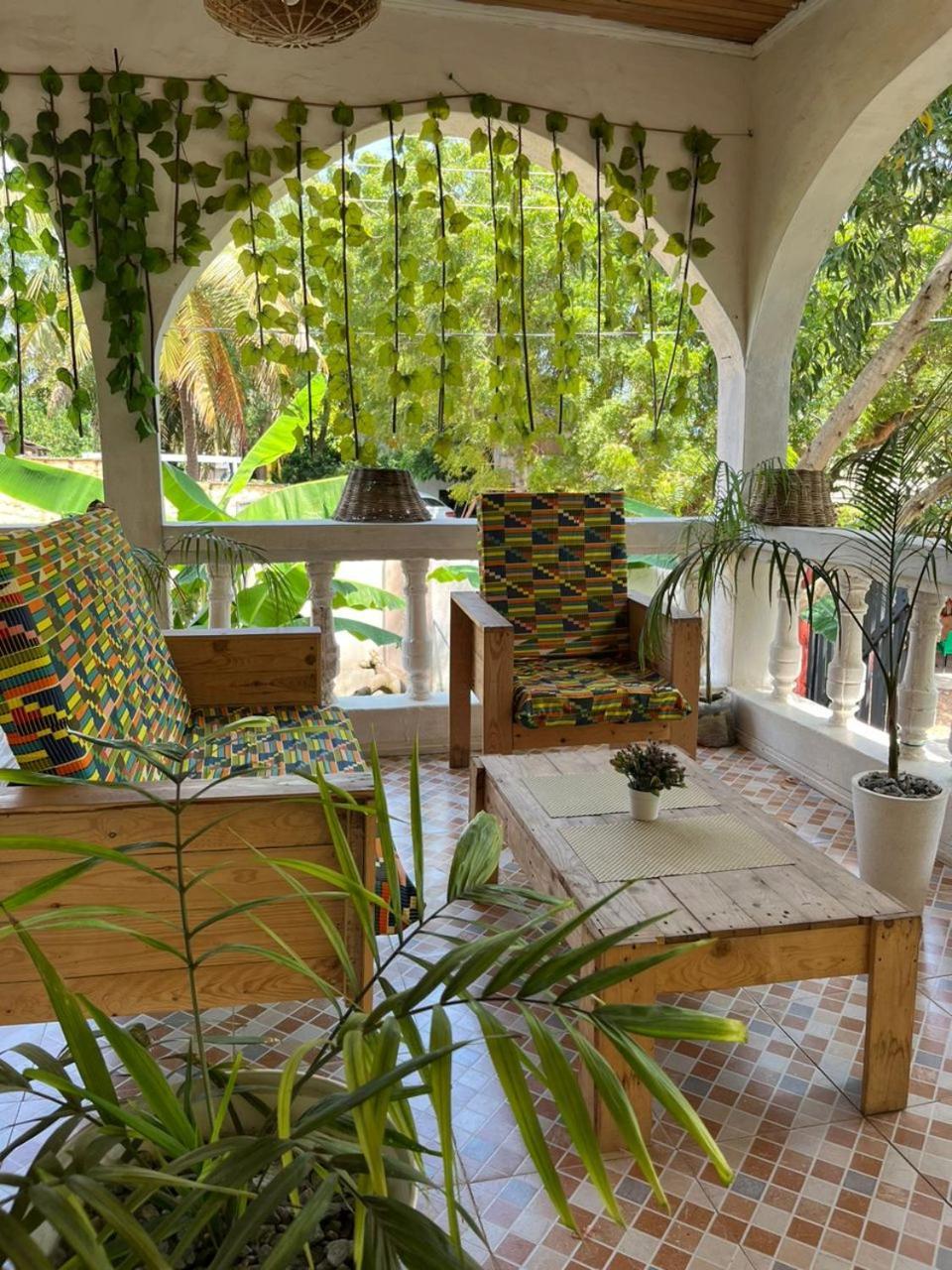 African Treasure Beach Resort Kokrobite Esterno foto